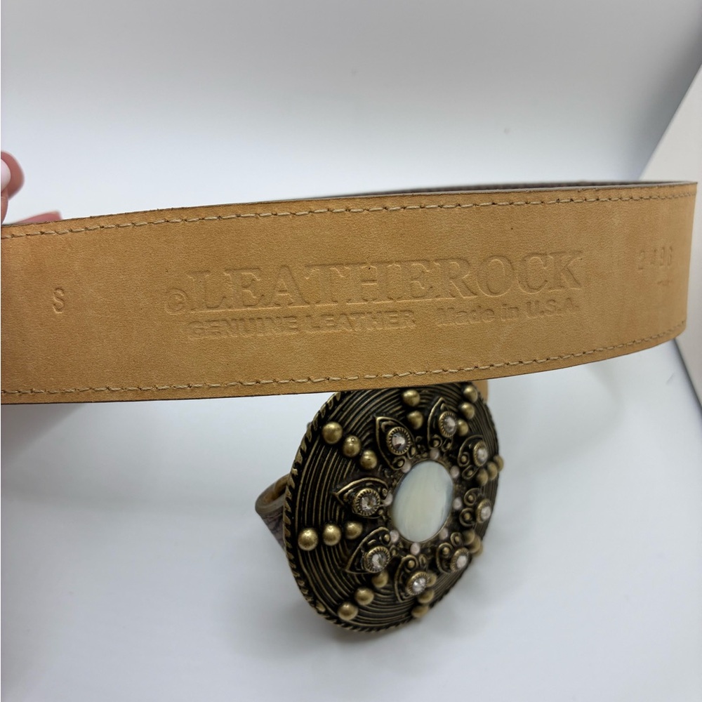 Women’s leatherrock Round Medallion Buckle Brown Belt - Picture 3 of 5